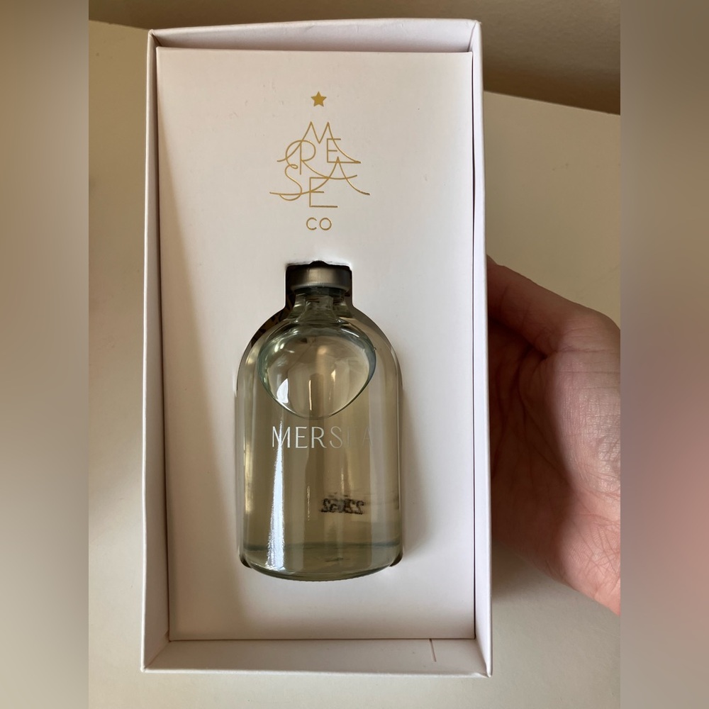 Mersea Mistletoe Kiss Reed Diffuser - Picture 3 of 5